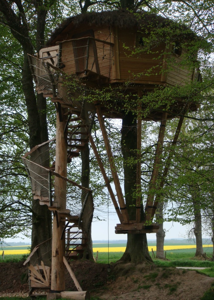 Cabane des sorcières vue de profil